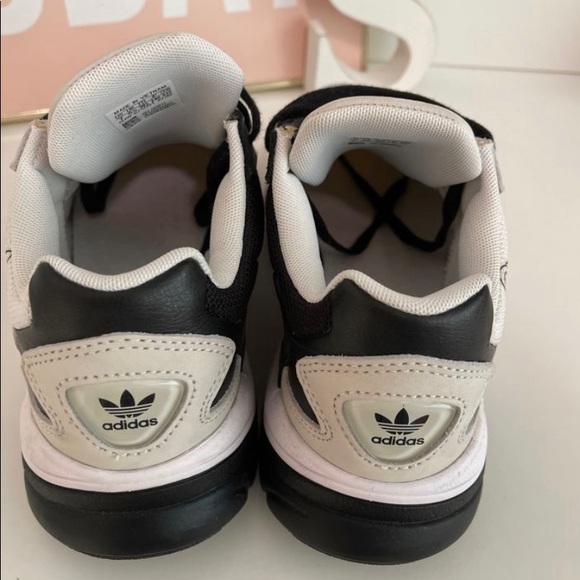 Adidas - Picture 3 of 3